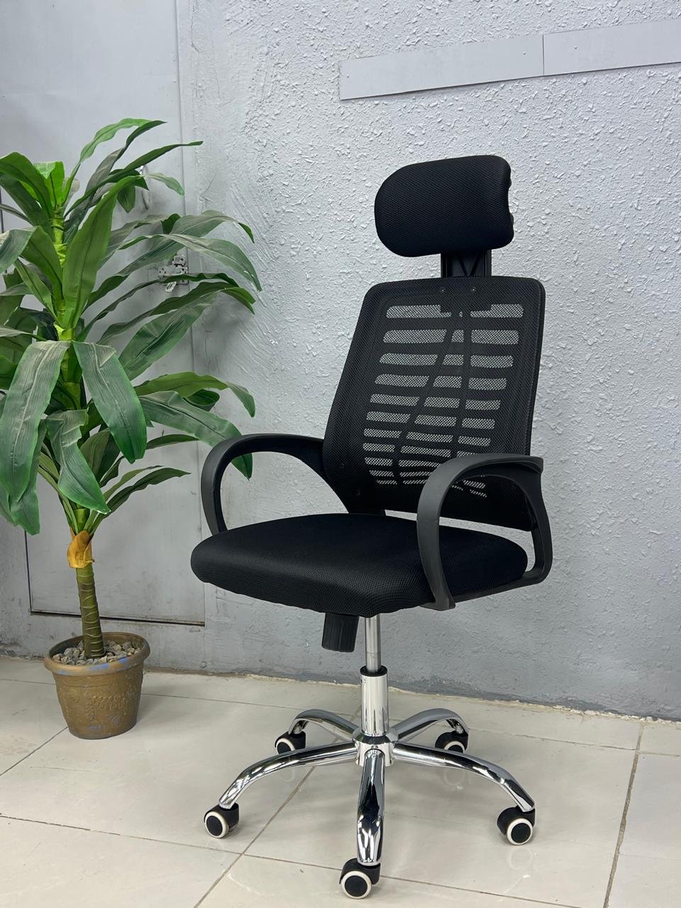 Black High Back Striped Mesh Chair with Headrest